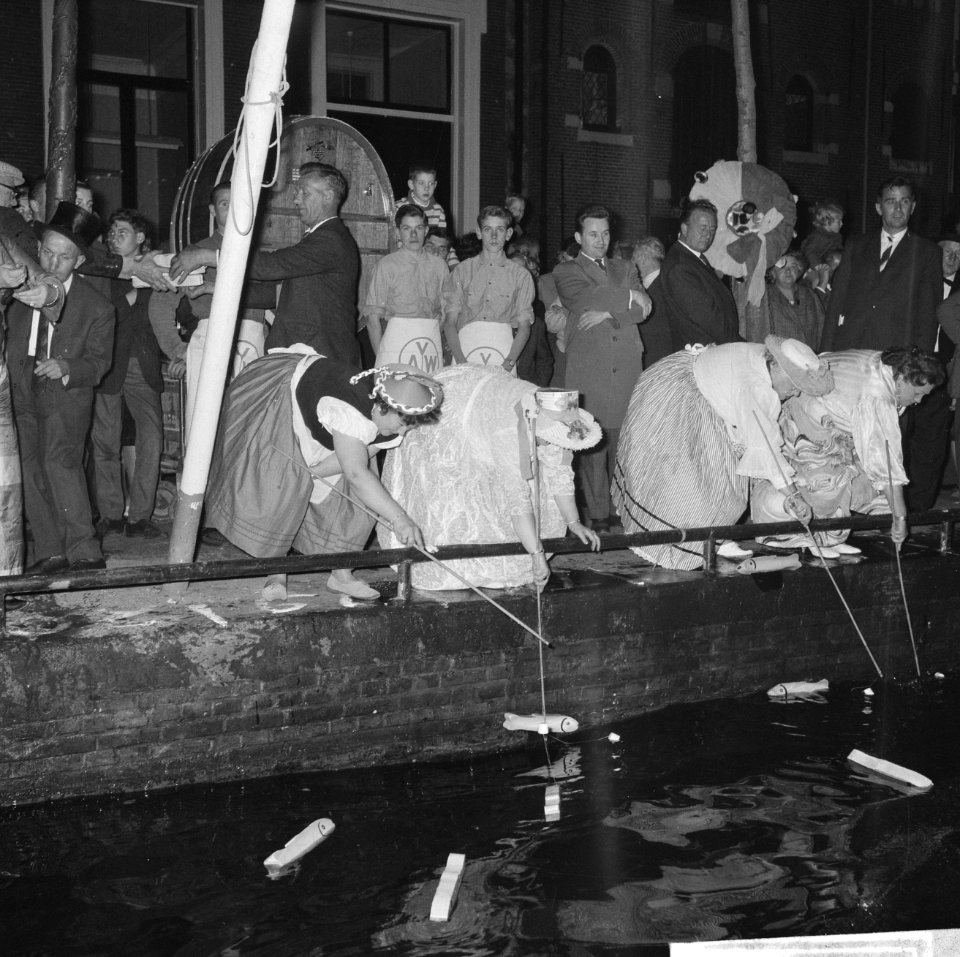 Viswedstrijd in de Brouwersgracht, Bestanddeelnr 914-2929