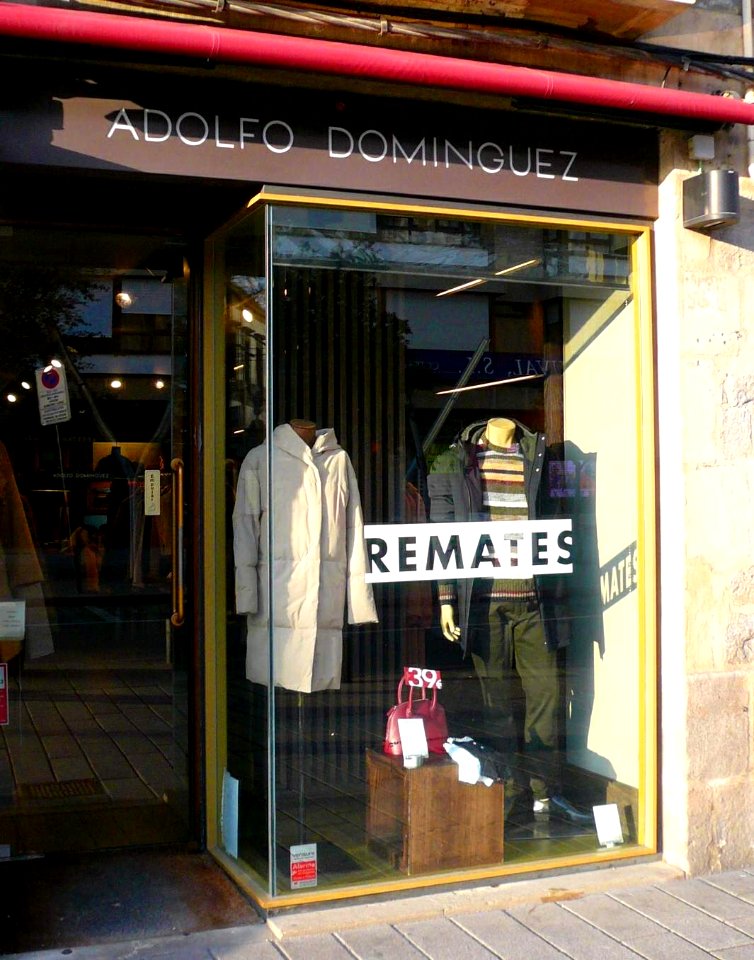 Vitoria - Adolfo Domínguez (Calle del Prado)
