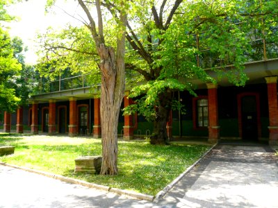 Vitoria - Campus Universitario de Álava, Escuela Universitaria de Estudios Empresariales (antiguo Hospital Militar) 9