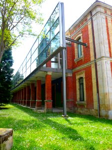 Vitoria - Campus Universitario de Álava, Escuela Universitaria de Estudios Empresariales (antiguo Hospital Militar) 5