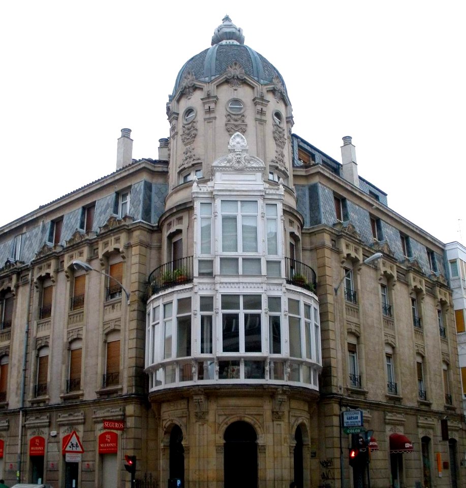 Vitoria - Calle Manuel Iradier esquina calle Fueros