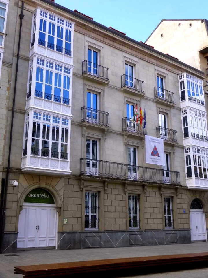 Vitoria - Calle Prado, sere del Ararteko (Defensor del Pueblo Vasco) 1