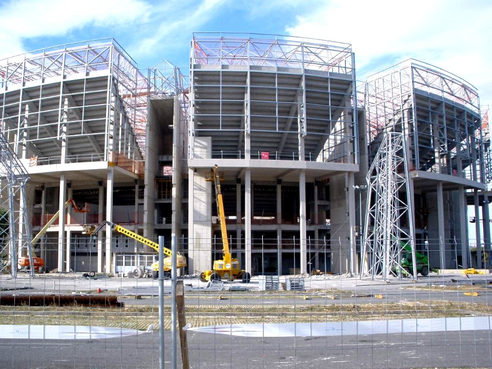 Vitoria - Fernando Buesa Arena (en construcción, septiembre de 2011) 01