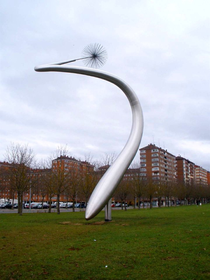 Vitoria - Escultura 'La inocencia, Lo inesperado', de Imanol Marrodan 4
