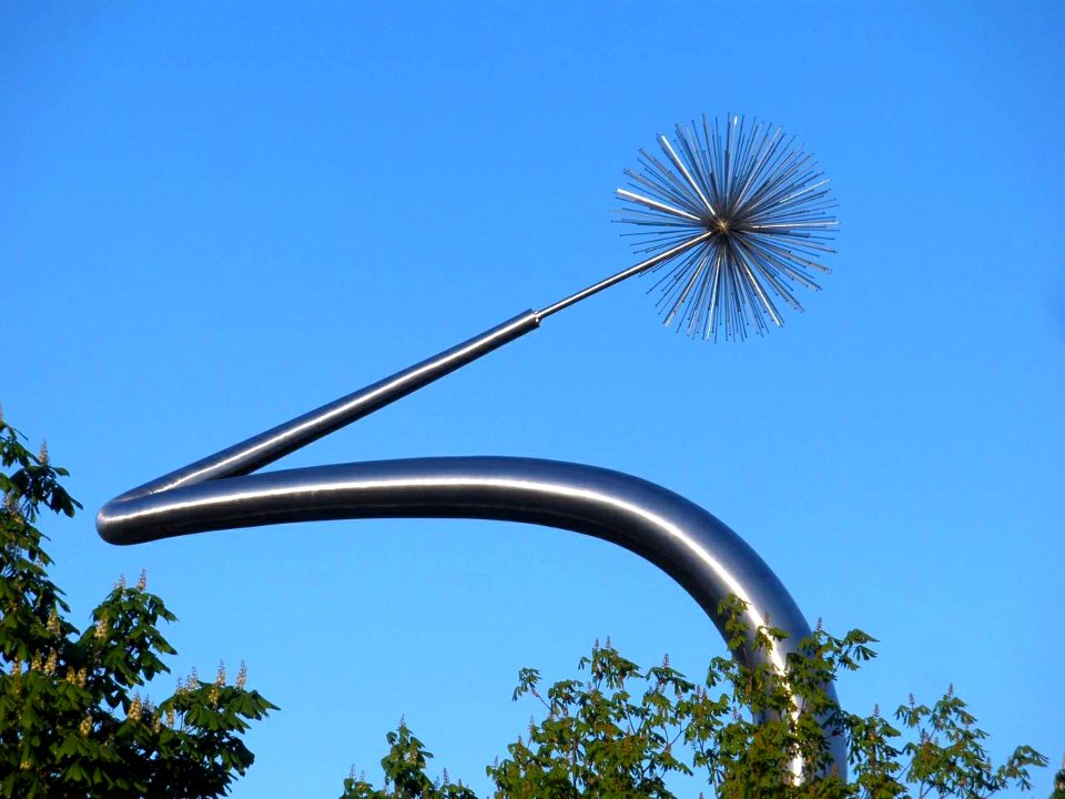 Vitoria - Escultura 'La inocencia, Lo inesperado', de Imanol Marrodan 7