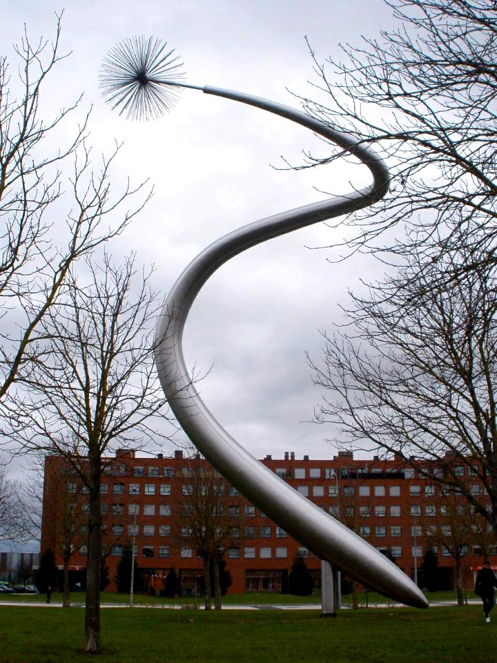 Vitoria - Escultura 'La inocencia, Lo inesperado', de Imanol Marrodan 5