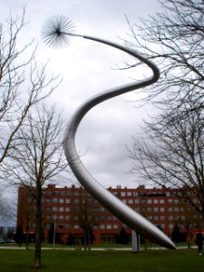 Vitoria - Escultura 'La inocencia, Lo inesperado', de Imanol Marrodan 5