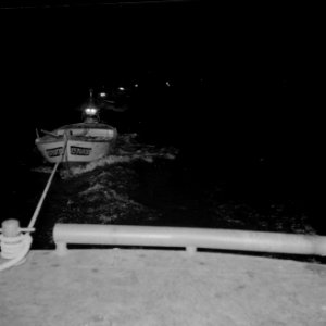 Vissersschepen worden gesleept op het meer, Bestanddeelnr 255-2870 photo