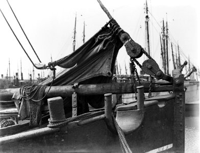 Vissersschepen aan de steiger in de haven van IJmuiden, Bestanddeelnr 252-0664