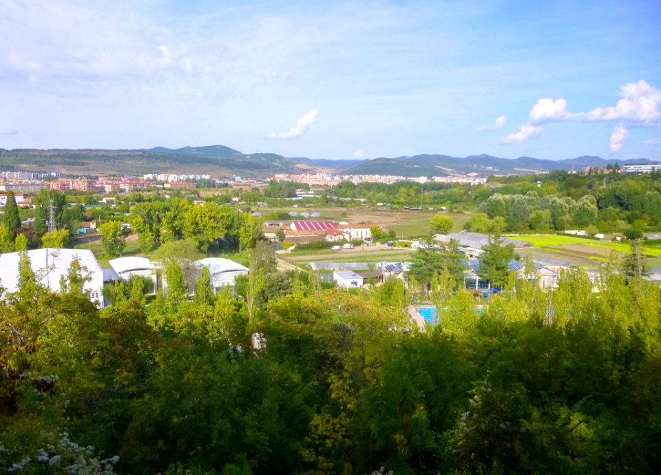 Vista del barrio pamplonés de Txantrea y de Ansoain desde el Parque de la Media Luna 2