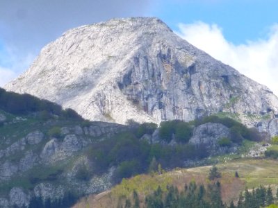 Vista del monte Anboto desde Ibarra de Aramayona (Aramaio), en Álava 03