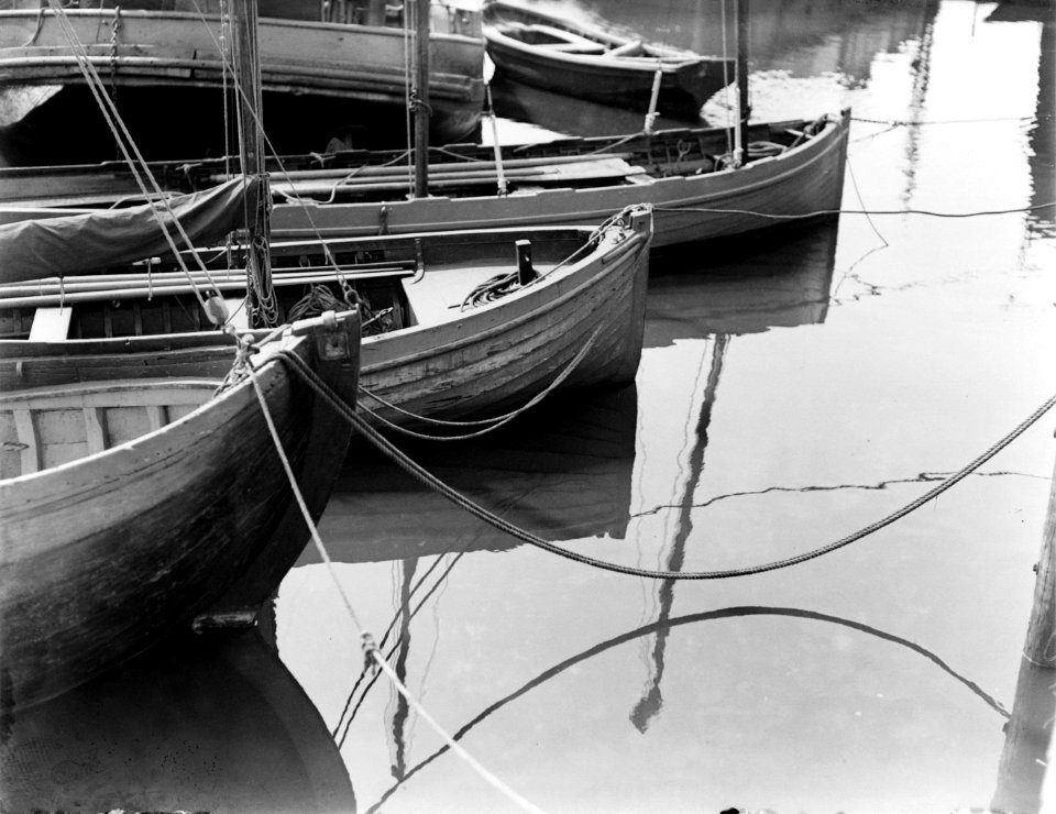 Vissersschuiten in de haven van IJmuiden, Bestanddeelnr 252-0667