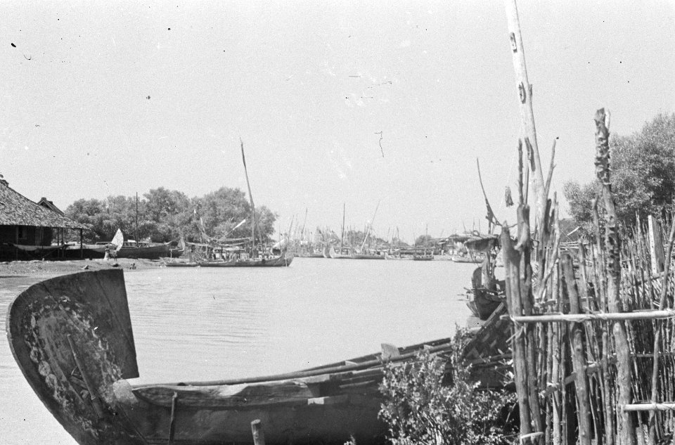 Vissershaven in de buurt van Indramajoe., Bestanddeelnr 1616-7-1