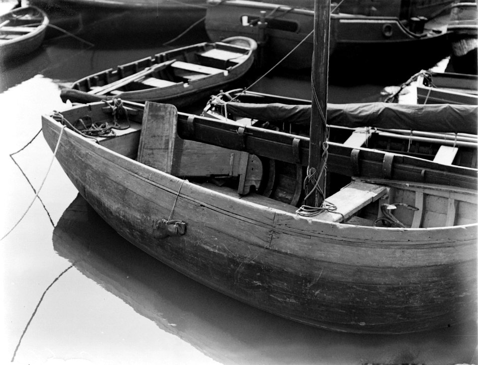 Vissersschuiten in de haven van IJmuiden, Bestanddeelnr 252-0670