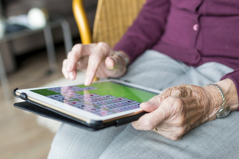 Old age ipad elderly