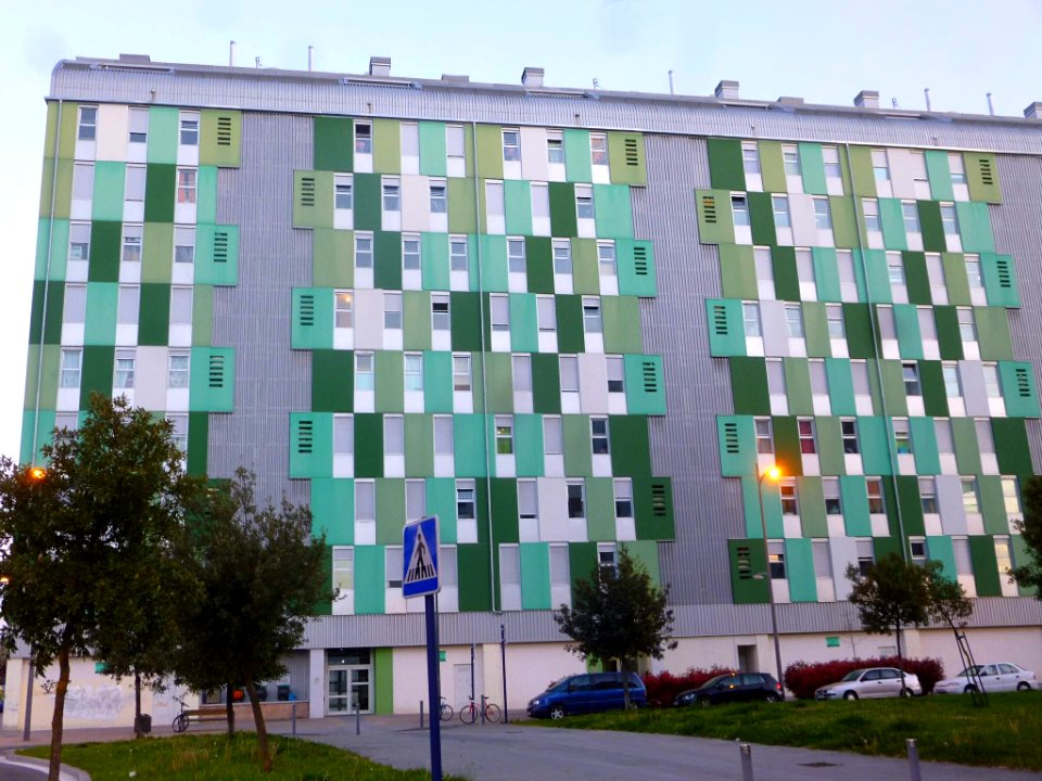 Vitoria - Distrito de Zabalgana, barrio de Mariturri, Avenida Reina Sofía 22-30 (04)