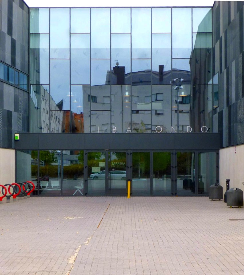 Vitoria - Distrito de Lakua, barrio de Lakuabizkarra, Centro Cívico Ibaiondo 9