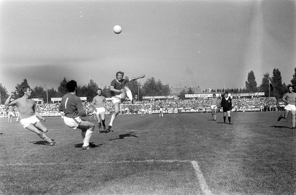 Volendam tegen Ajax 0-3 doelpunt van Piet Keizer, Bestanddeelnr 923-8592