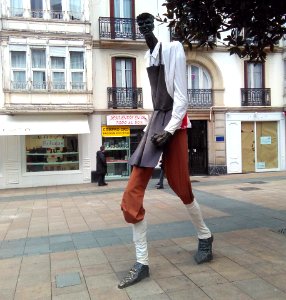 Vitoria - El Caminante, vestido