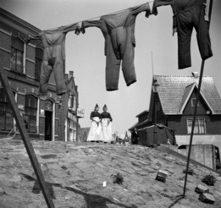 Volendam met wasgoed op hete dag, Bestanddeelnr 904-0022