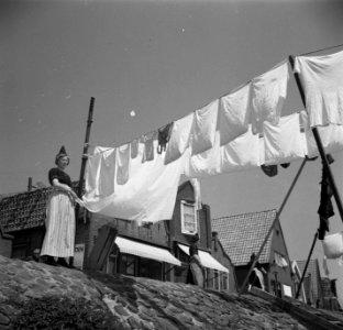 Volendam met wasgoed op hete dag, Bestanddeelnr 904-0021