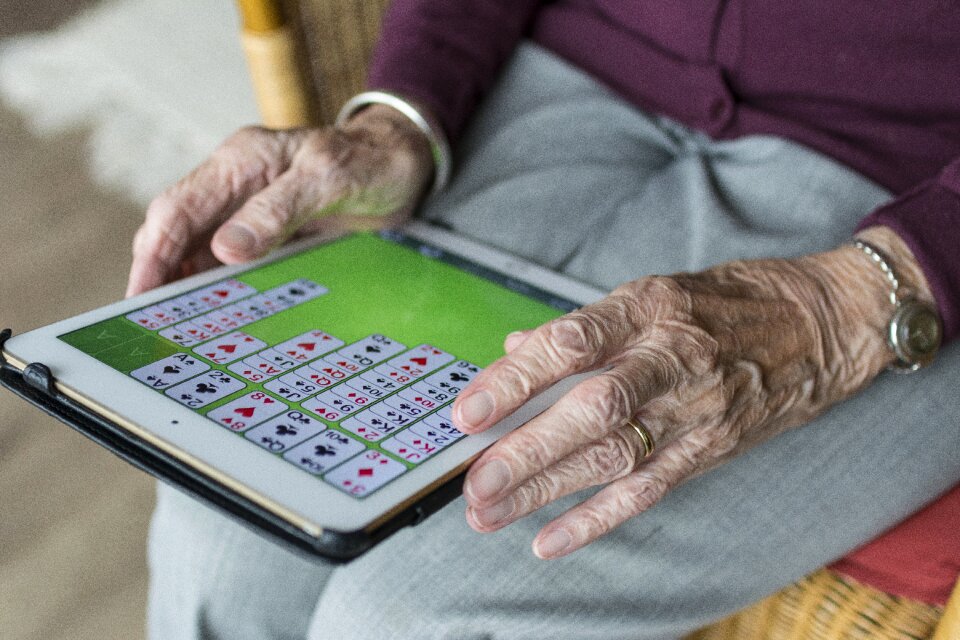 Old age ipad elderly