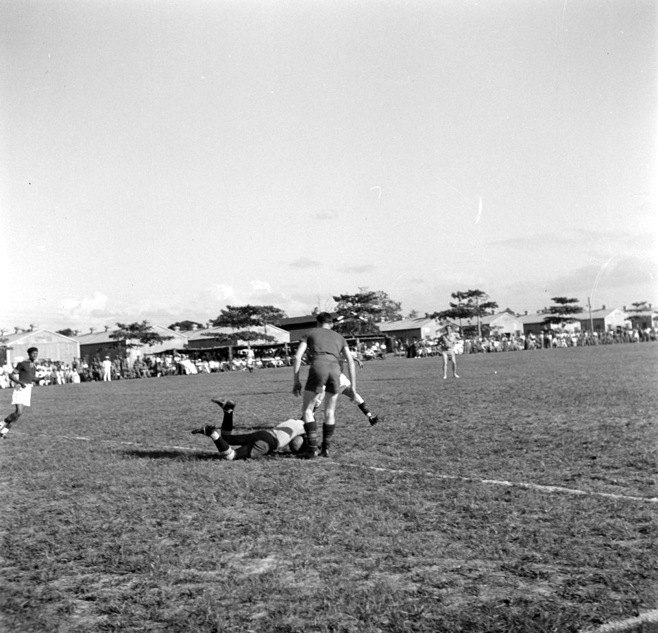 Voetballen in Paramaribo, Bestanddeelnr 252-6902