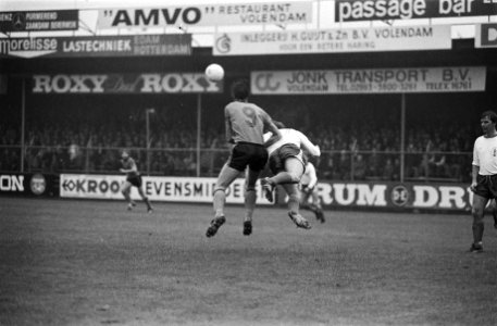 Volendam tegen Amsterdam Billy Bond schiet op doel, Bestanddeelnr 929-3116