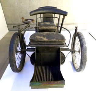 Voiturette, three-wheeled car, Léon Bollée, 1897, TM6831, view 2 - Tekniska museet - Stockholm, Sweden - DSC01461 photo