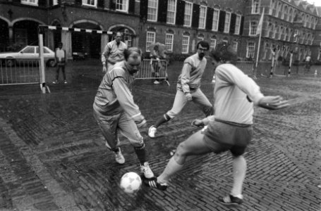 Voetballende kamerleden, Bestanddeelnr 934-4328