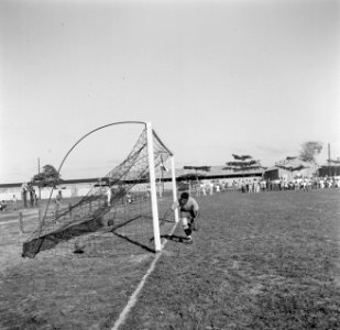 Voetballen in Paramaribo, Bestanddeelnr 252-6904