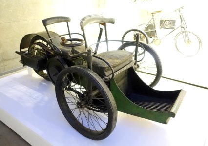 Voiturette, three-wheeled car, Léon Bollée, 1897, TM6831, view 3 - Tekniska museet - Stockholm, Sweden - DSC01463 photo