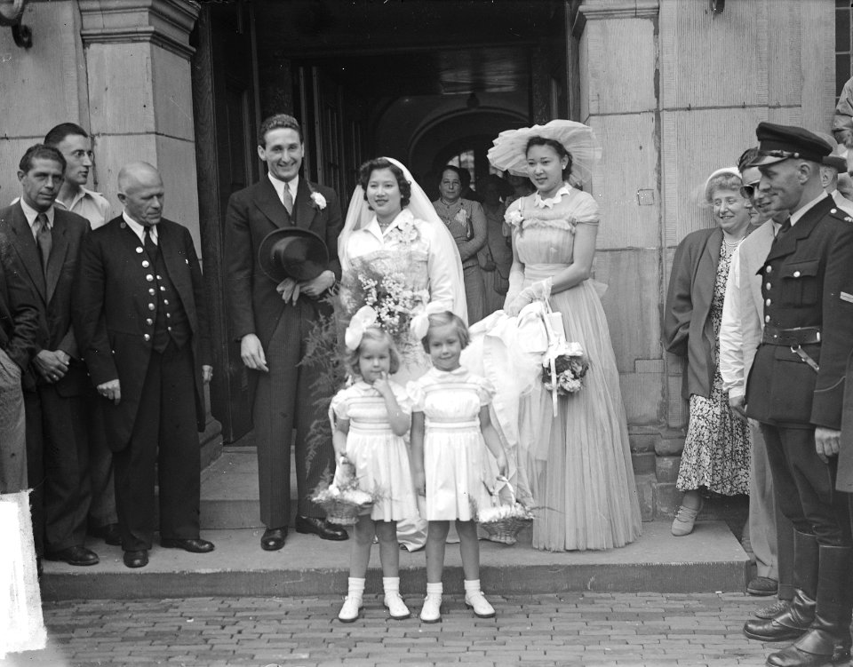 Voetballer Faas Wilkes trouwt met Mona Brakke op het Amsterdamse stadhuis, Bestanddeelnr 903-5176