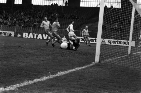 Voetballen, Ajax tegen FC Den Haag 2-0, spelmoment, Bestanddeelnr 931-4165