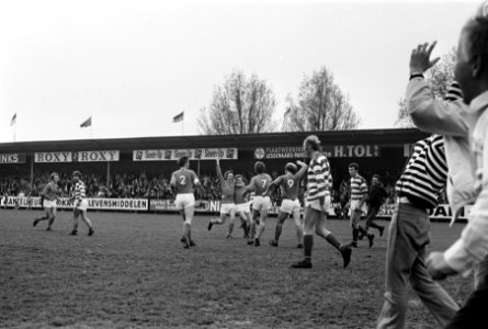 Volendam tegen Blauw-Wit 2-0 doelpunt 1-0 van Kras (nr. 9 op de grond), Bestanddeelnr 923-5116