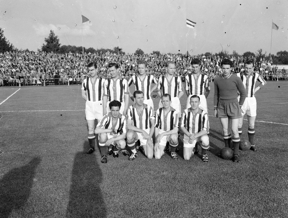 Voetbalkampioenschap Willem II tegen Eindhoven, Willem II kampioen, Bestanddeelnr 907-2393