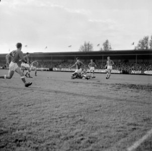 Volendam tegen Blauw-Wit 1-2, tweede doelpunt Blauw-Wit. Volendam keeper Kwakman, Bestanddeelnr 917-0201