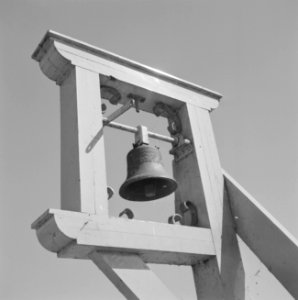 Volendam Eenvoudige klokkenstoel met de zg Trouwklok uit 1771, Bestanddeelnr 254-3989