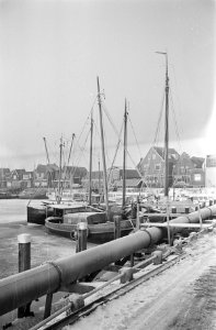 Volendam nr. 2, 3 haven met ijs, nr. 4 Gouwzee bij Volendam, Bestanddeelnr 924-1474