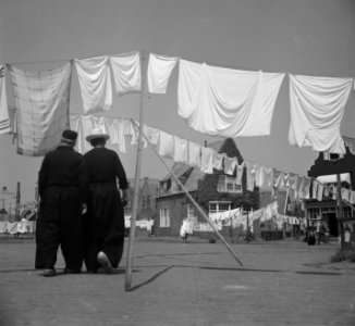 Volendam met wasgoed op hete dag, Bestanddeelnr 904-0019