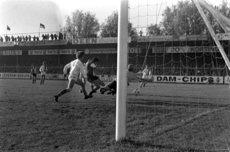 Volendam tegen Feyenoord 0-3, doelpunt van Schoenmaker, Bestanddeelnr 925-0732