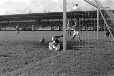Volendam tegen Feyenoord 1-1, Keizer (Volendam) voorkomt doelpunt, Bestanddeelnr 910-7705