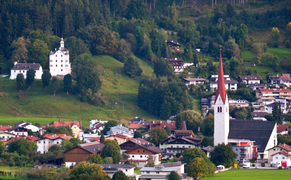 Volders with Aschach Castle and church