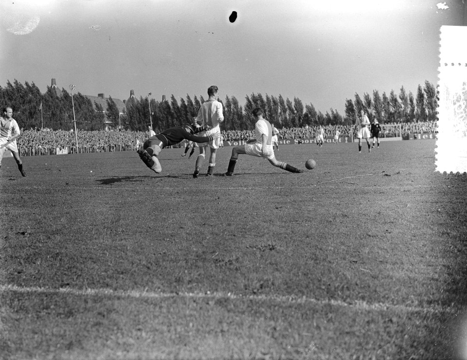 Voetbal Volewijk tegen Ajax Amsterdam spelmoment, Bestanddeelnr 906-7298