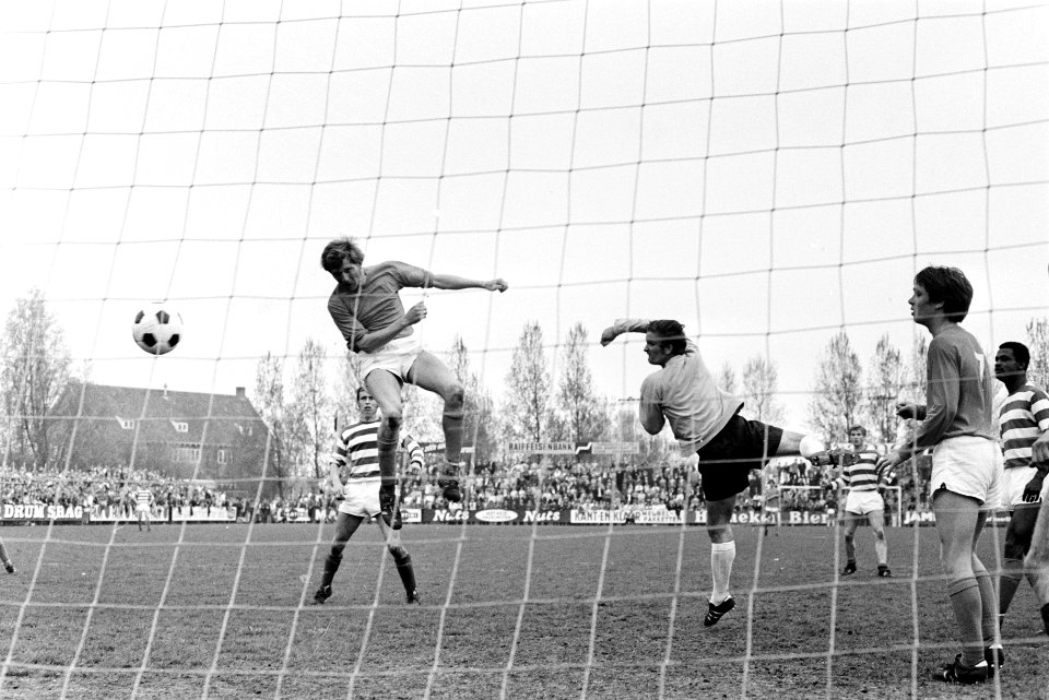 Volendam tegen Blauw-Wit 2-0 doelpunt van Jack Jonk , keeper Boomgaard duikt, Bestanddeelnr 923-5117