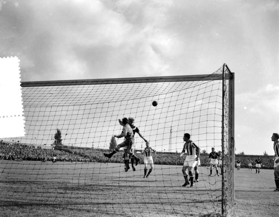 Voetbal Willem II tegen Enschede 5-3, keeper Feyt, Bestanddeelnr 907-3761