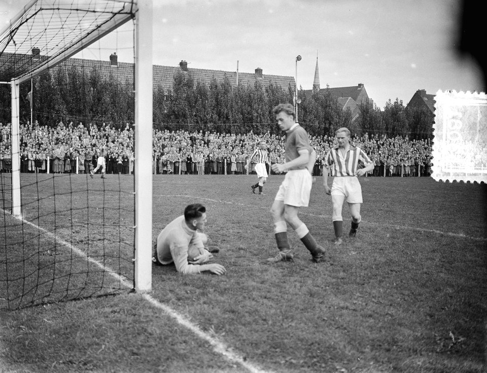 Voetbal Volewijckers tegen Wageningen. Spelmoment, Bestanddeelnr 905-3081