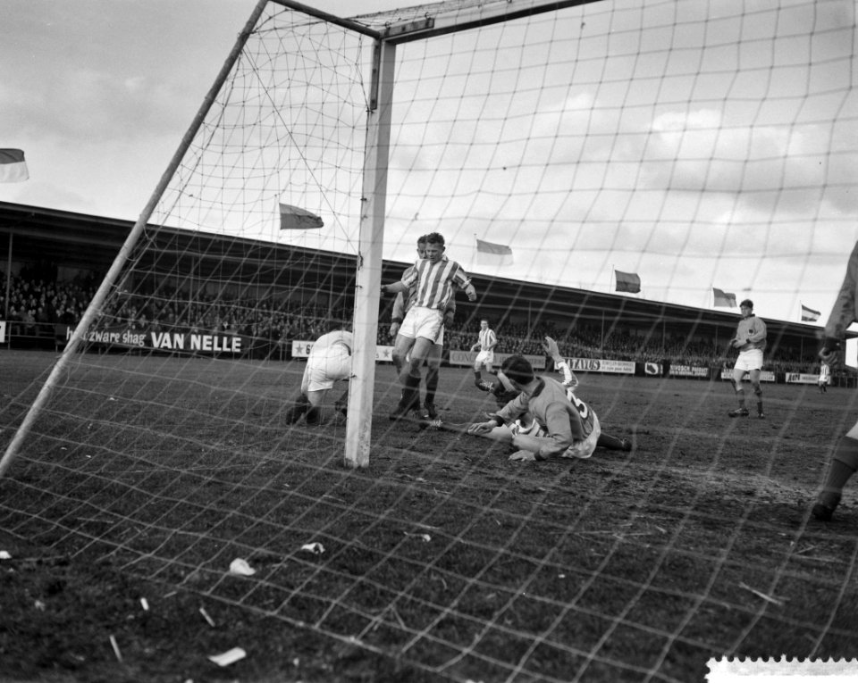 Volendam tegen Blauw-Wit 2-1, Koers in actie, Bestanddeelnr 911-0442