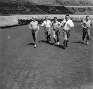 Voetbal Nederland-Zweden. Zweden trainen in Olympisch Stadion. Spelers en offici, Bestanddeelnr 905-1088