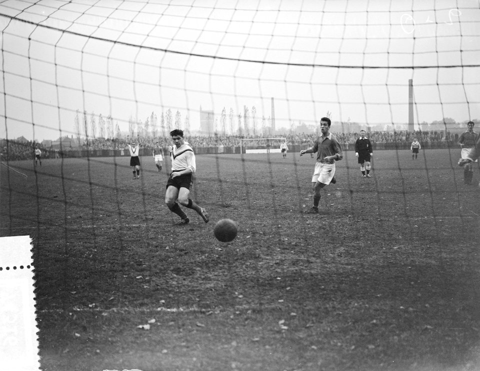 Voetbal NOAD tegen Amsterdam 1-4, eerste doelpunt Van Geel, Bestanddeelnr 907-4316